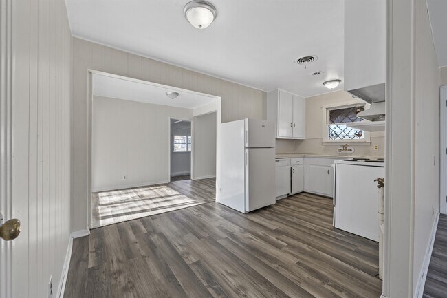 Building Photo - 1402 Chico Ct