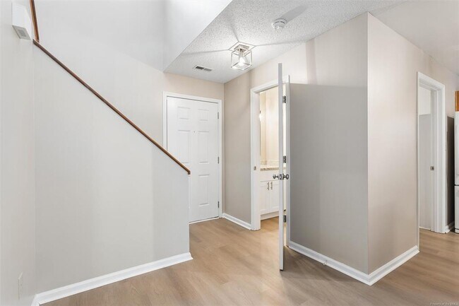 Building Photo - 5306 Aden Ct