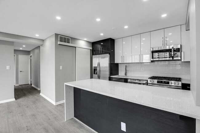 Building Photo - 3950 N Lake Shore Dr