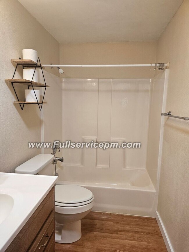 Building Photo - Home sweet home-You need to check this wonderful home out!!