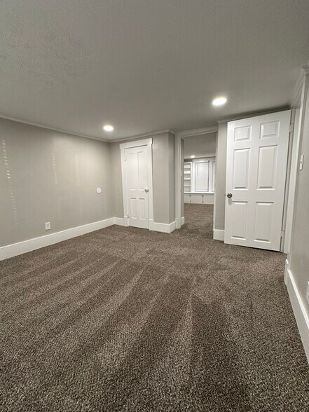 Building Photo - 63 E Poplar St