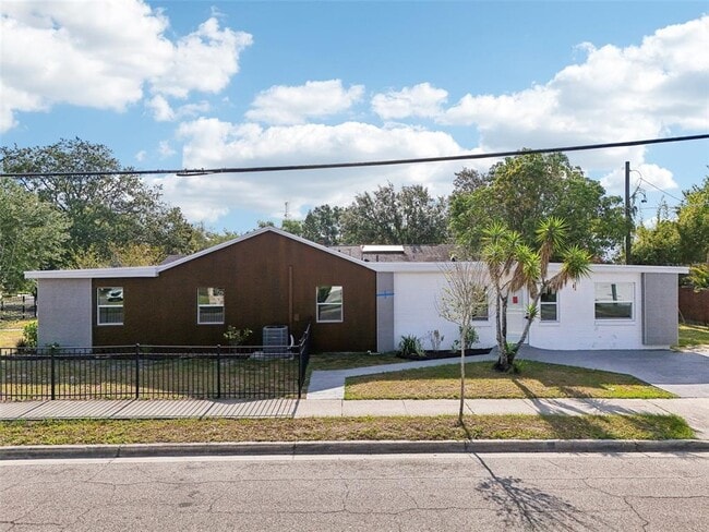 Building Photo - 730 W Swoope Ave