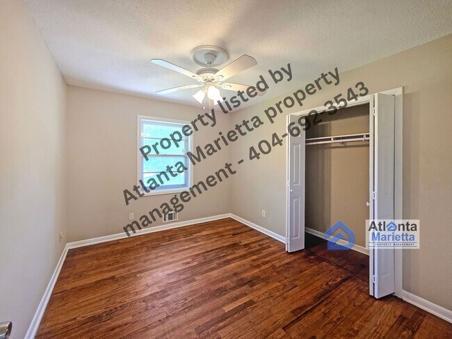 Building Photo - Charming Renovated Ranch on Private Wooded...