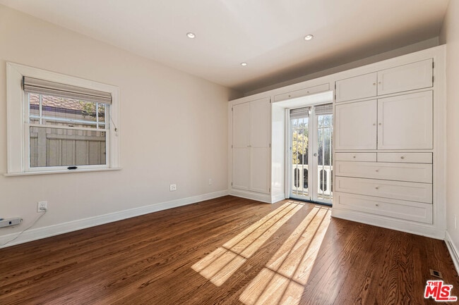 Building Photo - 602 11th St