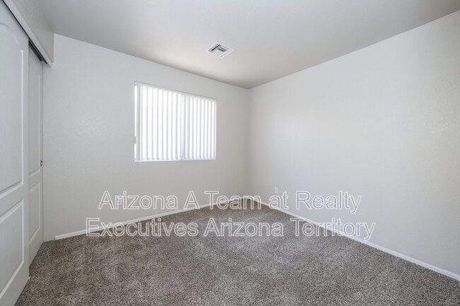 Building Photo - 8070 N Wild Aster Way