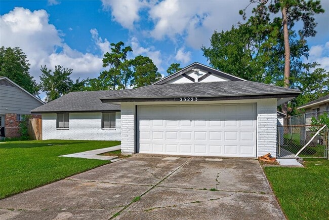 Building Photo - 23223 Naples Dr