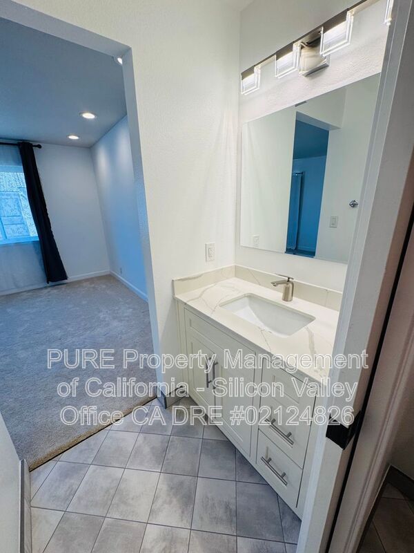 Building Photo - 2290 Sun Glory Ln