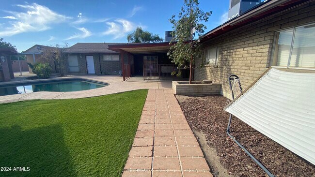 Building Photo - 6823 W Union Hills Dr