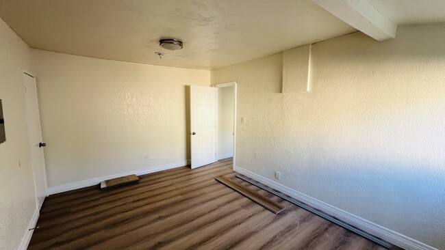 Building Photo - 43rd Pl. & Menlo Ave. Apartments