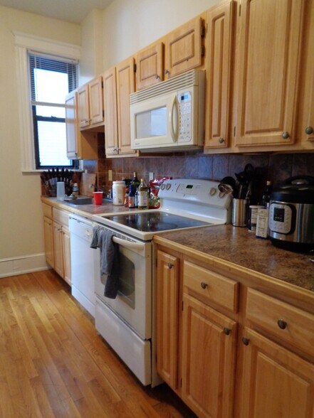 Primary Photo - 39 Carlton St