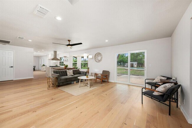 Building Photo - 2020 Hilliard Rd
