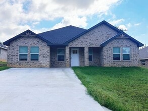 Building Photo - Charming 4bd 2ba in Silo School District