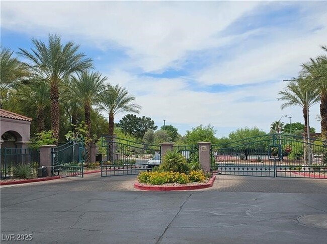 Building Photo - 285 Spring Palms St