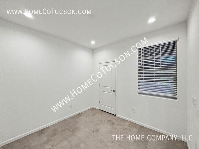 Building Photo - 10348 E Silver Slate Pl