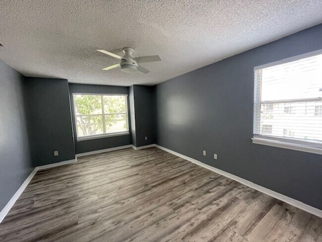 Building Photo - 2Bed/2Bath in the heart of Daytona Beach w...