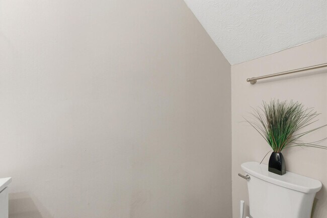 Building Photo - 1108 S Barnett Shoals Rd