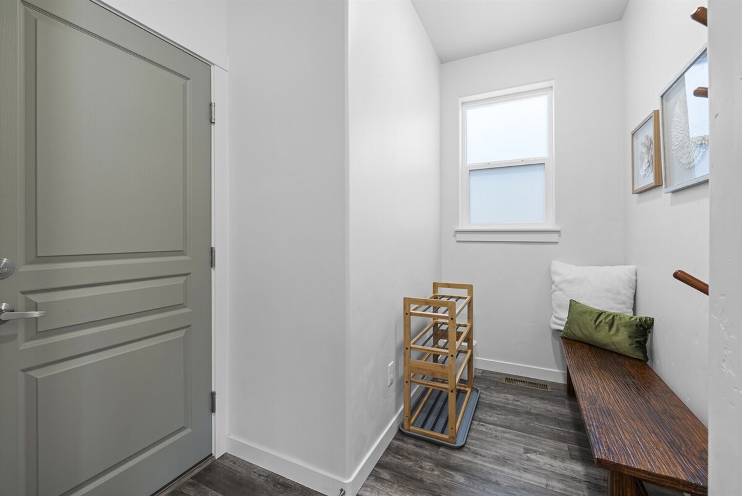 Building Photo - 2052 W Bella Ln