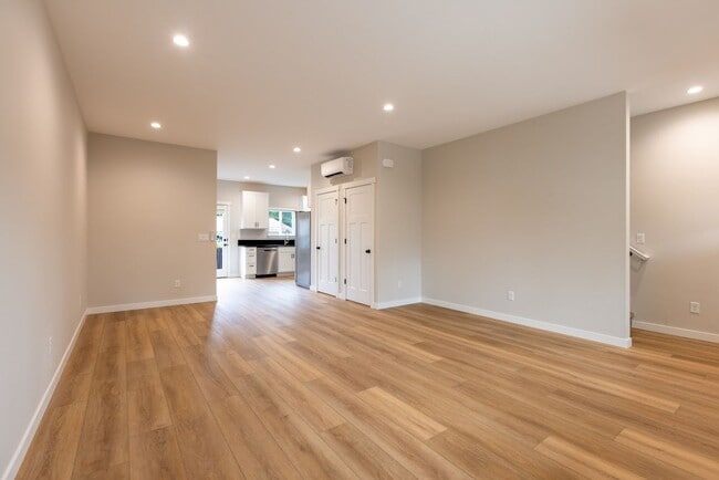 Building Photo - Newly Built 3 Bed, 2.5 Bath Cottage Homes with Washer & Dryer