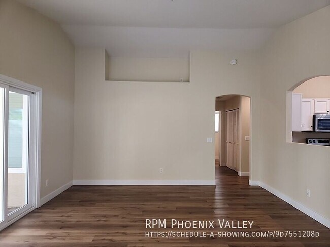 Building Photo - 2533 N Silverado-