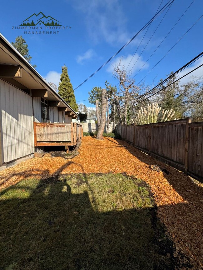 Building Photo - Mid-Century Modern 3-bedroom 2 bathrooms l...