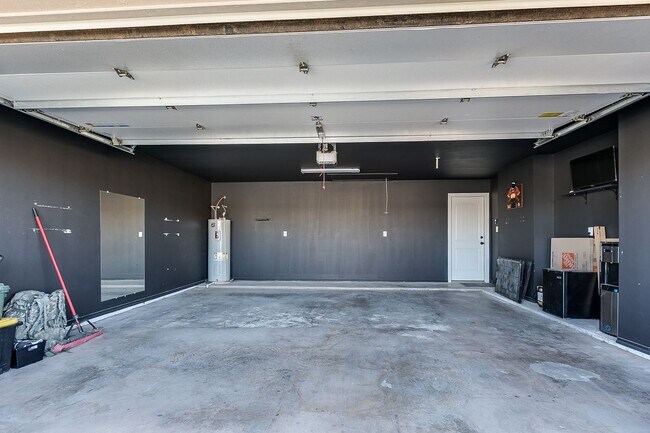 Building Photo - COMING APRIL 2026 - Beautiful Home in Buffalo Heights!