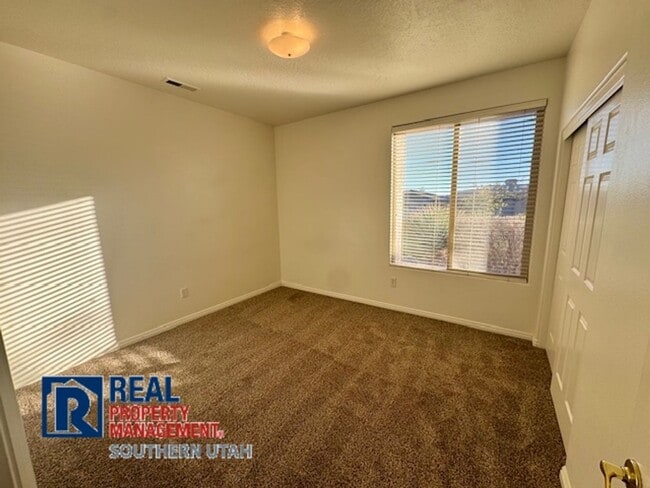 Building Photo - Coral Canyon Home