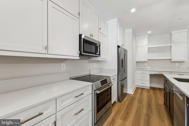 Building Photo - 6101 Berkshire Dr