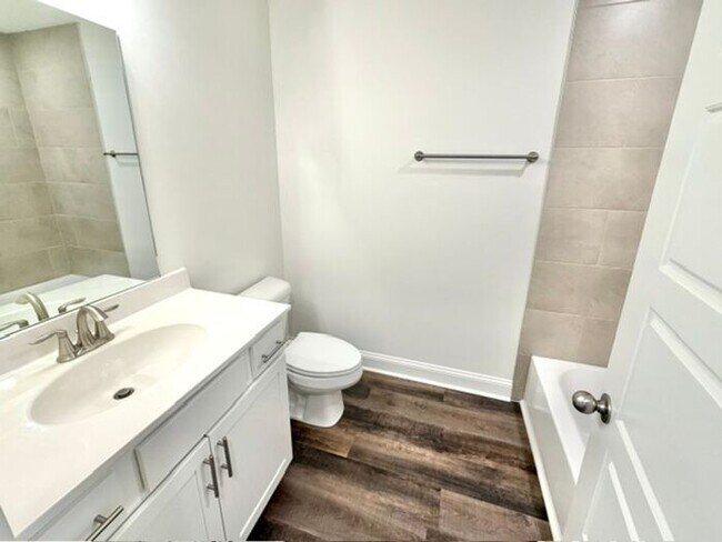 Building Photo - Now Leasing a 5-bedroom 3 bath home in Olive Branch @ Southbranch.