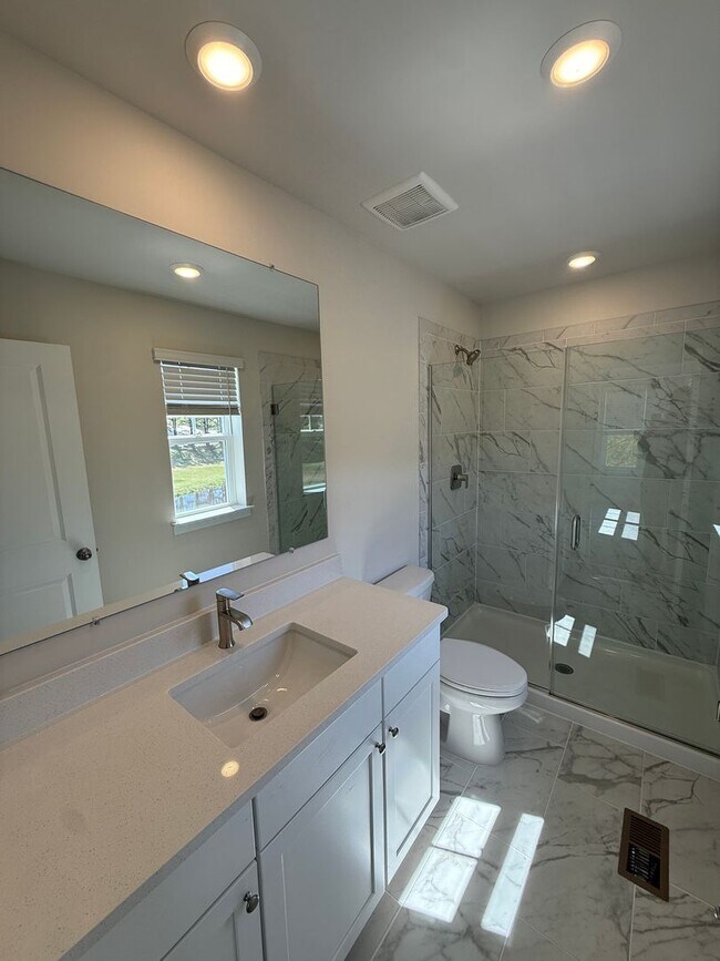 Building Photo - 2102 Winterberry Ln