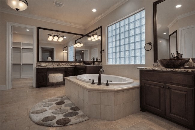 Building Photo - 43 W Loftwood Cir