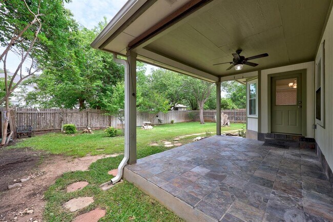 Building Photo - 1617 Abbey Ln