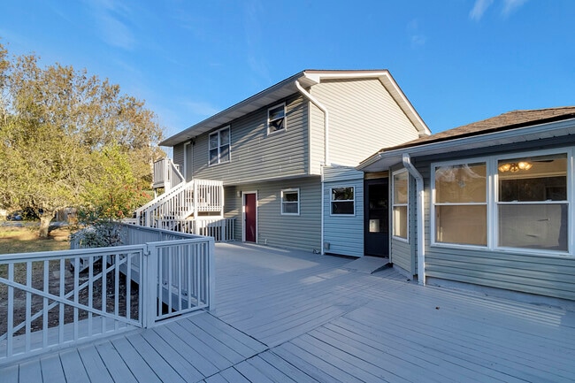 Building Photo - 300 Wildwood St