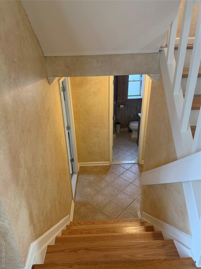 Building Photo - 14 Genesee Dr