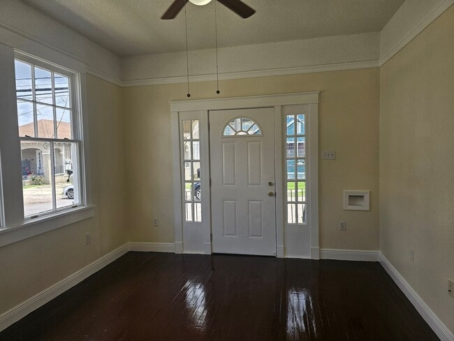 Building Photo - 4702 Euphrosine St