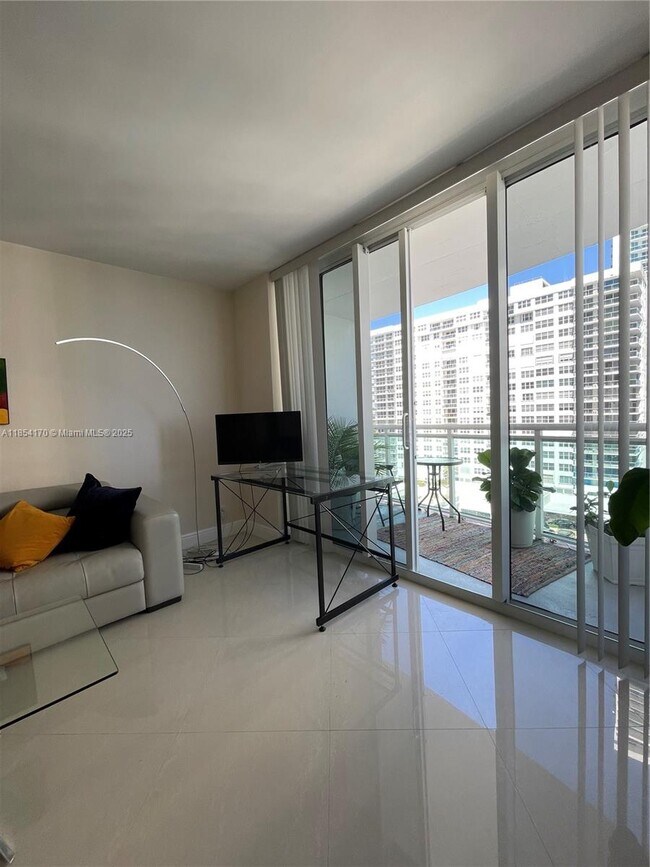 Building Photo - 3001 S Ocean Dr