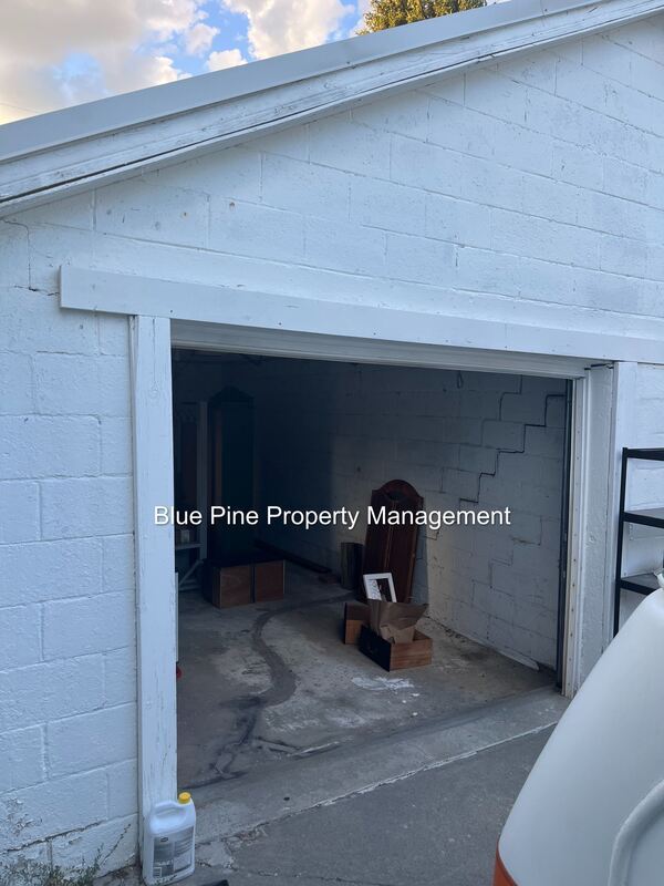 Building Photo - 319 Idaho Ave