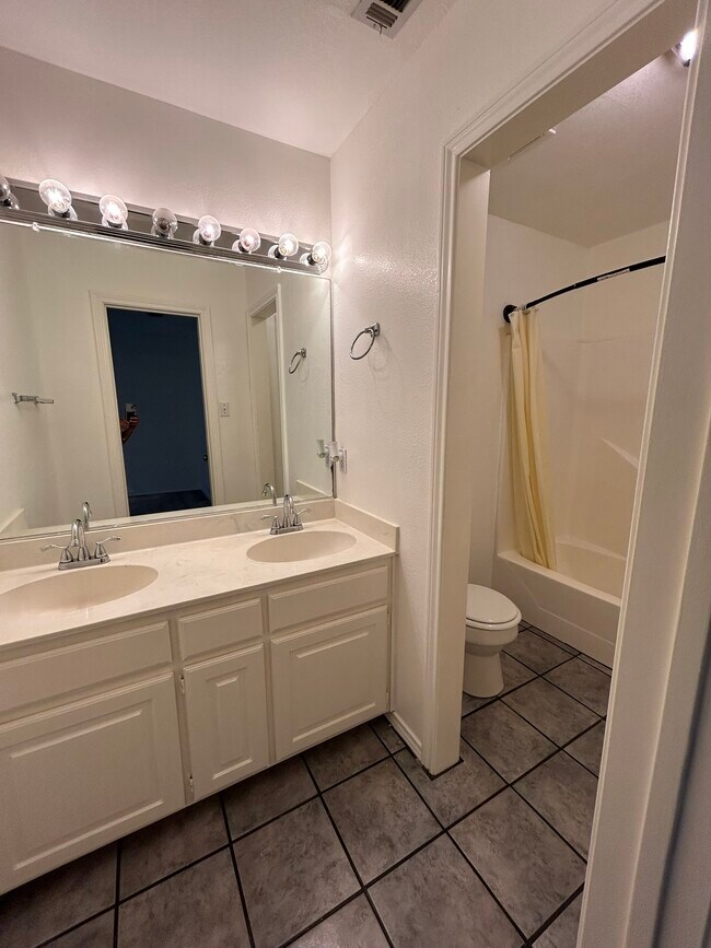 Building Photo - 3822 Stuart Rd