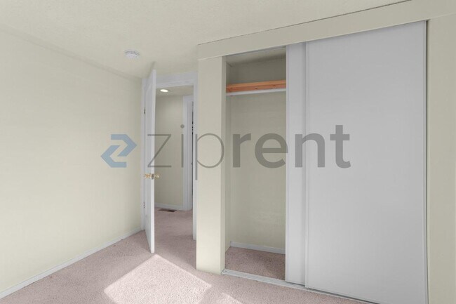 Building Photo - 5526 S Avon St