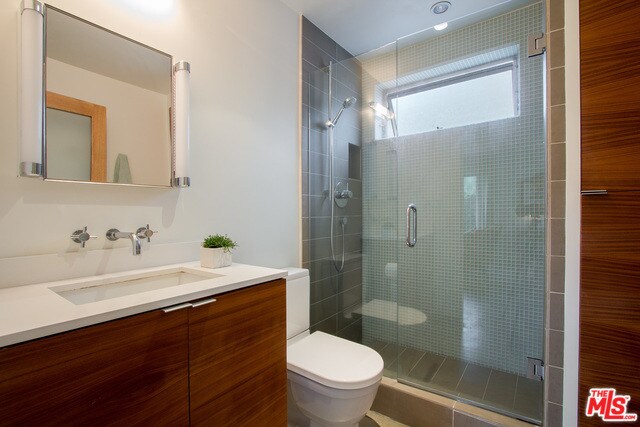 Building Photo - 1046 6th Ave