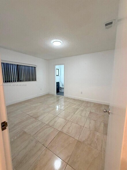 Building Photo - 5028 SW 138th Avenue Cir