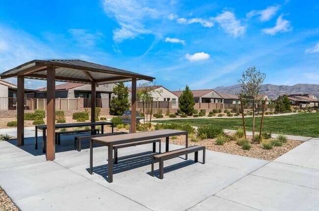Building Photo - Luxury Home with Solar Panels Included!