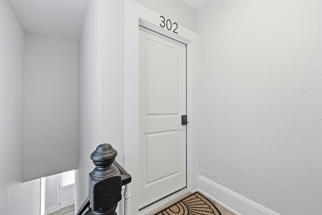 Building Photo - 300 E 3rd St