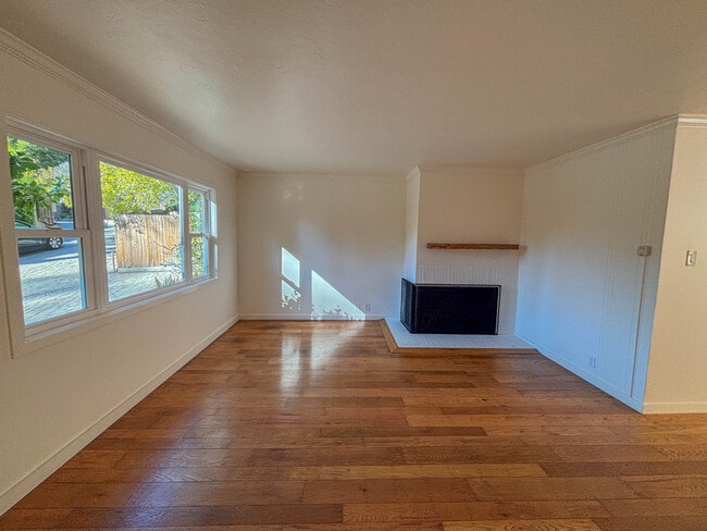 Building Photo - 381 Locust Ave