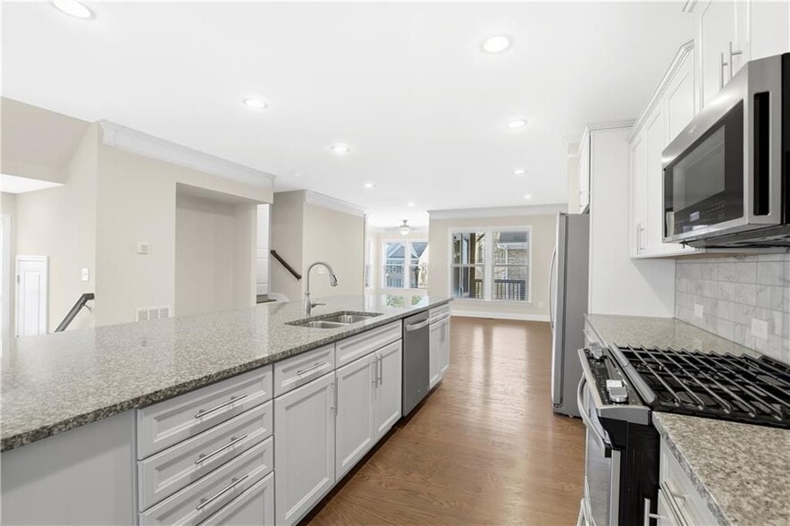 Building Photo - 1940 Discovery Park Ln