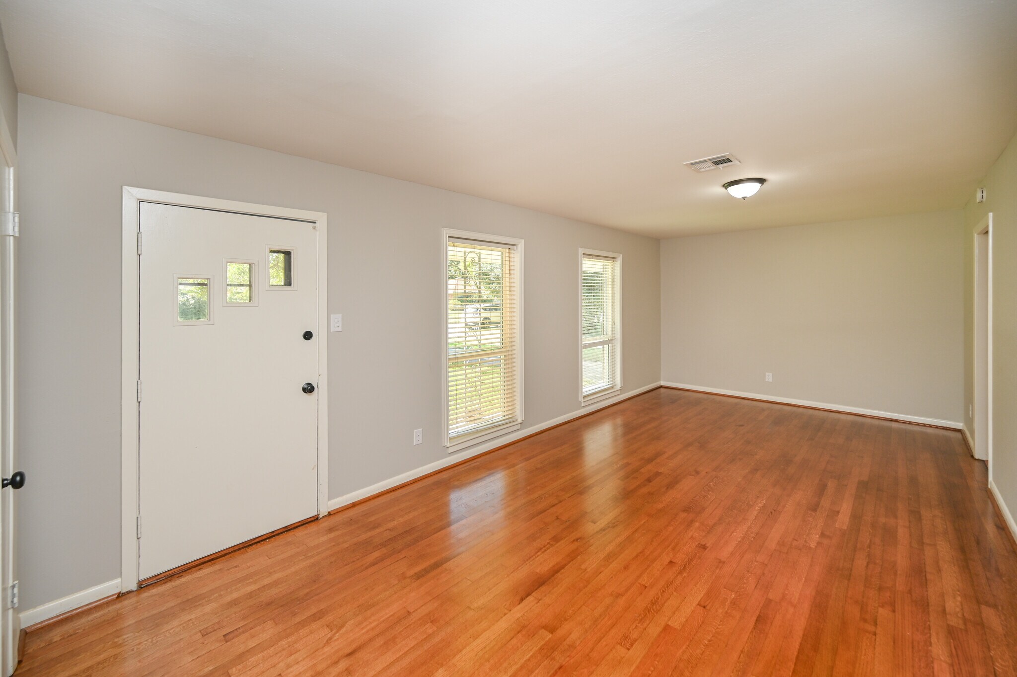 Building Photo - 1602 Sheridan Dr
