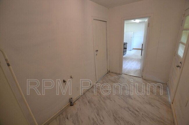 Building Photo - 6866 Autumn Ave