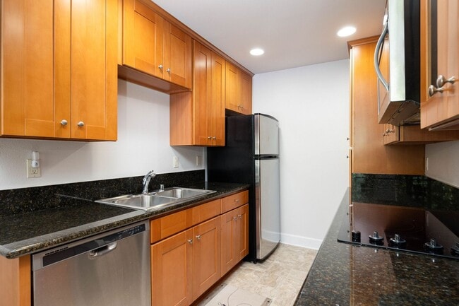 Building Photo - Furnished and Spacious 1 Bedroom Apartment...