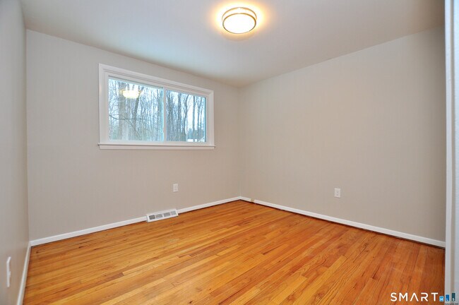 Building Photo - 25 Red Stone Dr