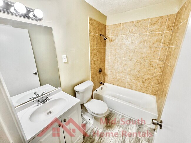 Building Photo - 2452 Debby Dr