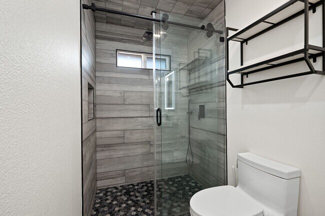 Building Photo - **724 E Cypress Ave Glendora** 4 bedroom 2 bath !!2 weeks free OAC!!